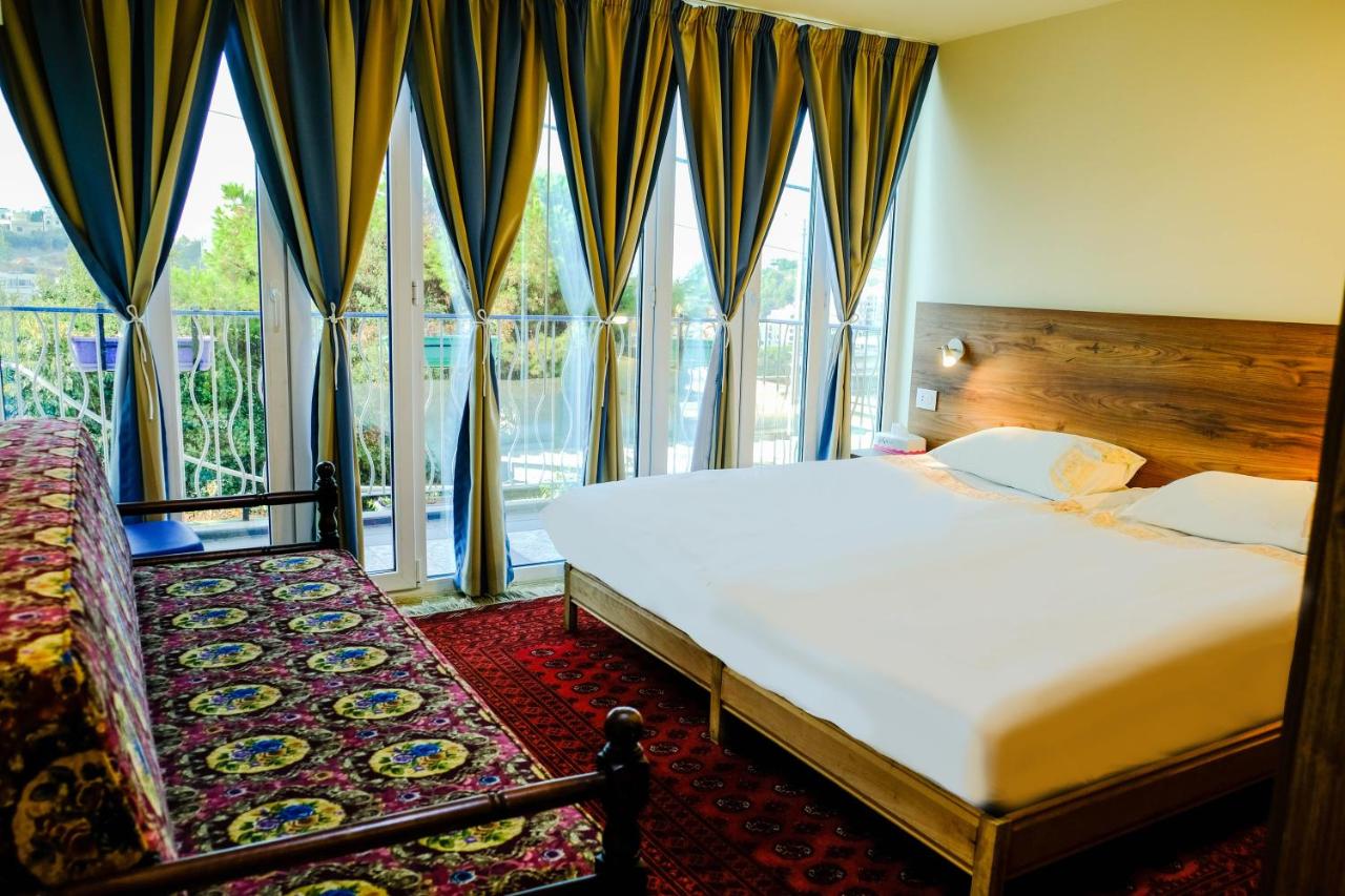 Damask Rose, Lebanese Guest House photo