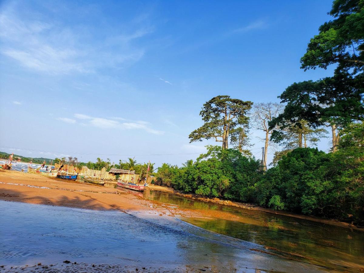 Beach: Scorpion Hill Lodge