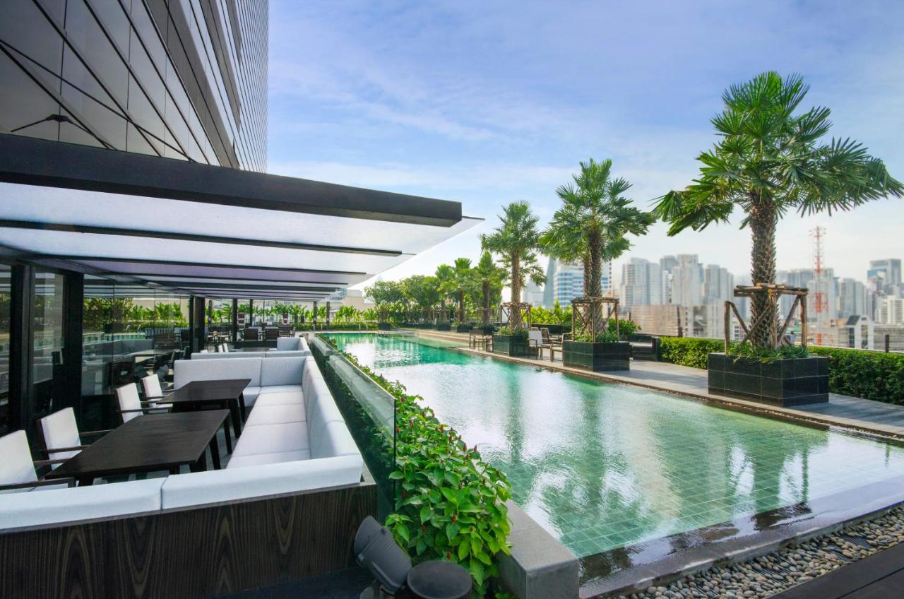 Rooftop swimming pool: Holiday Inn Bangkok Sukhumvit, an IHG Hotel