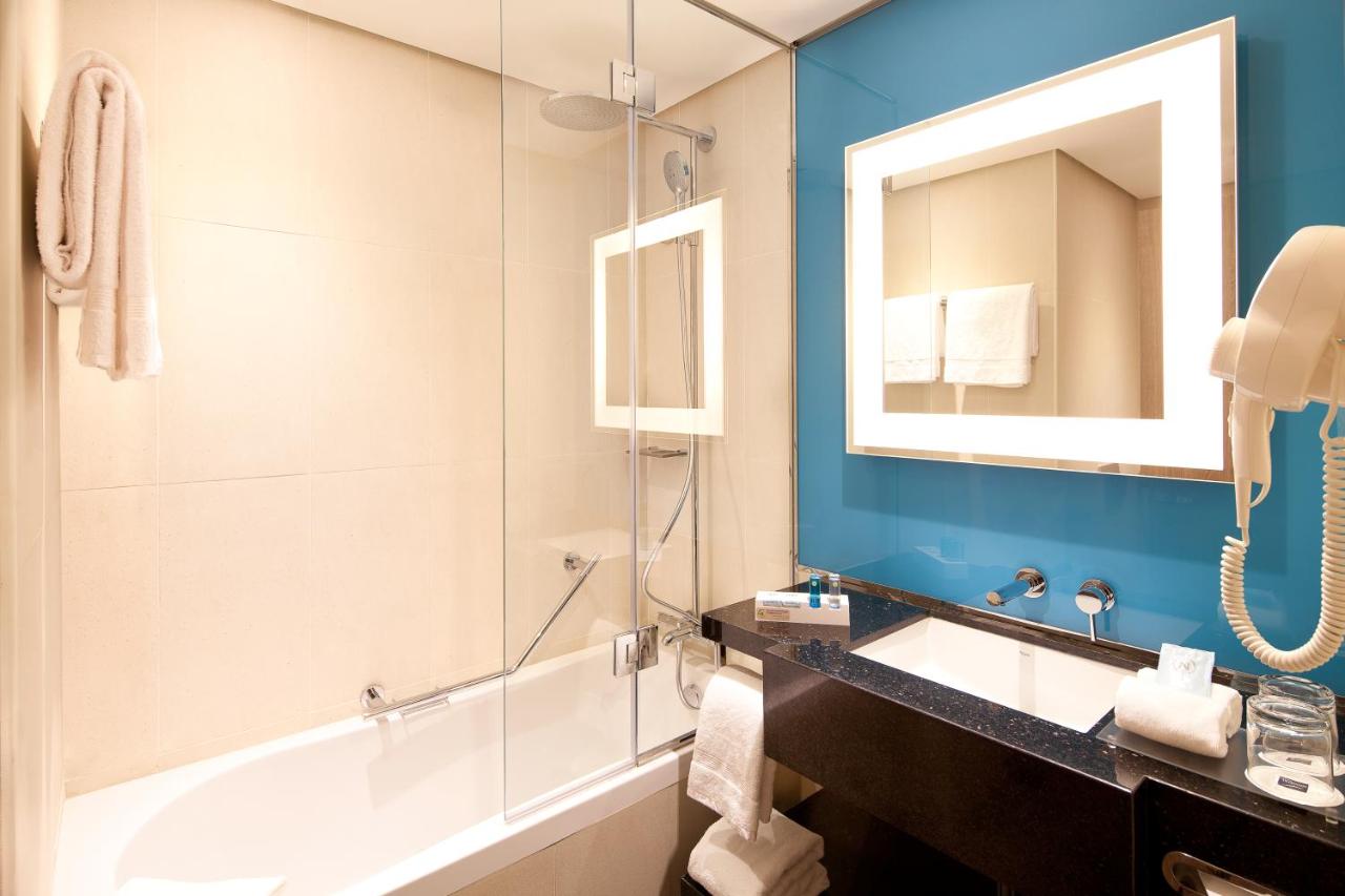 Novotel World Trade Centre Dubai photo