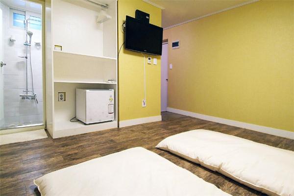 Crib 49 Guesthouse - Foreigner only - 5