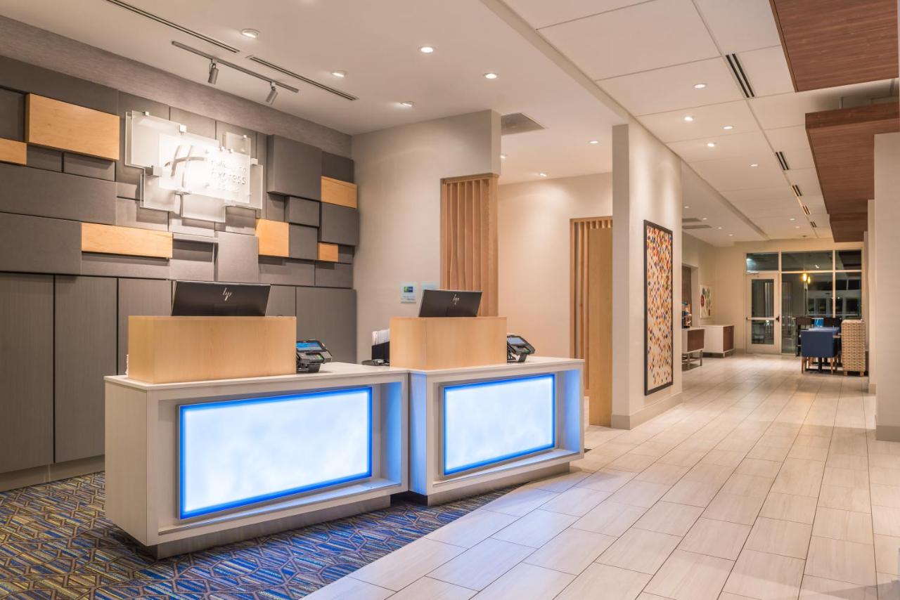 Фото Holiday Inn Express & Suites Farmville, an IHG Hotel