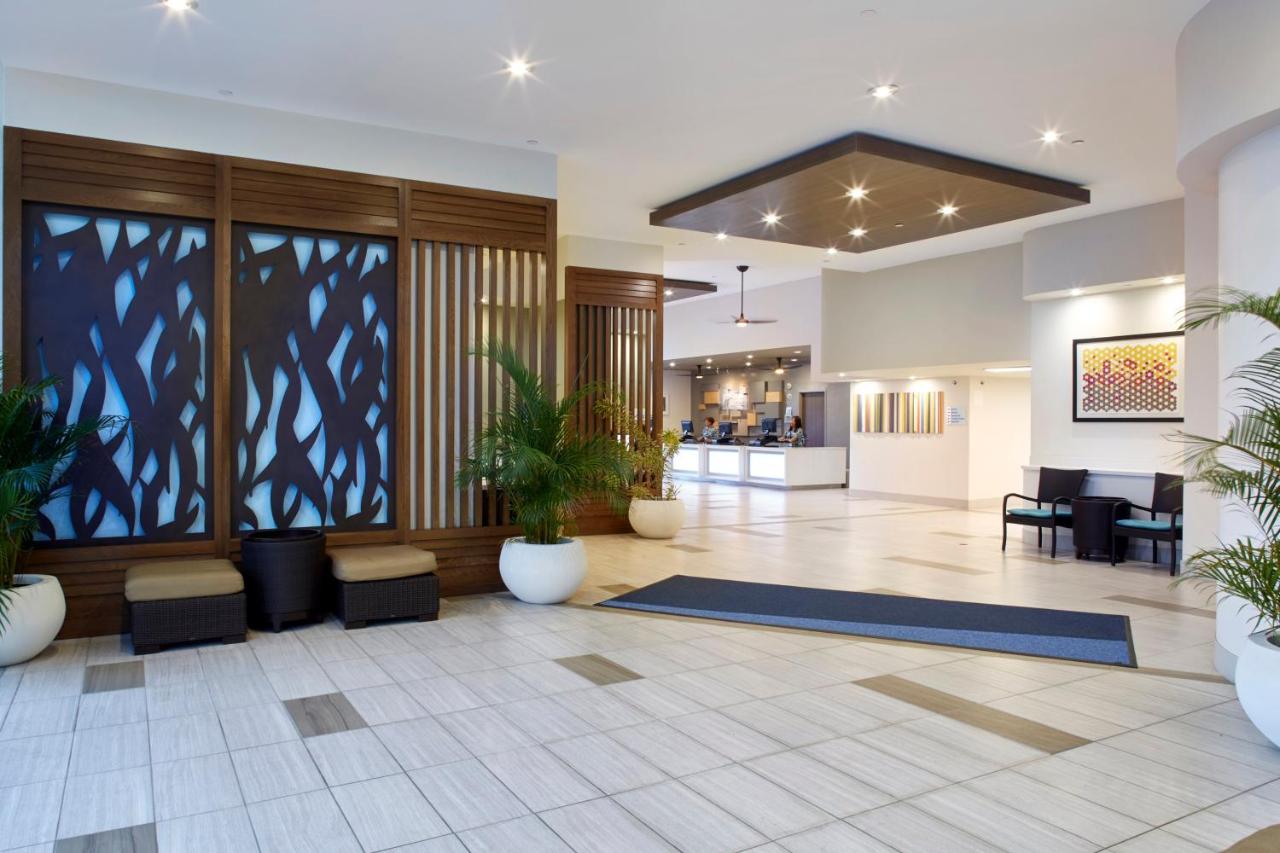 Holiday Inn Express Waikiki, an IHG Hotel photo