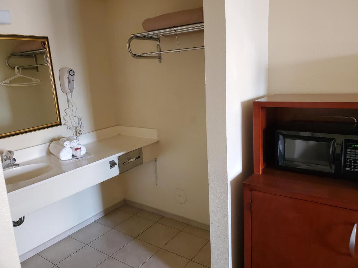 Eunice Plaza Motel — photo 24