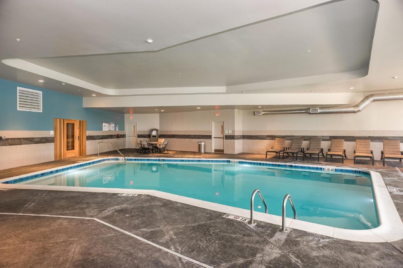 Heated swimming pool: Holiday Inn Hotel & Suites - Joliet Southwest, an IHG Hotel