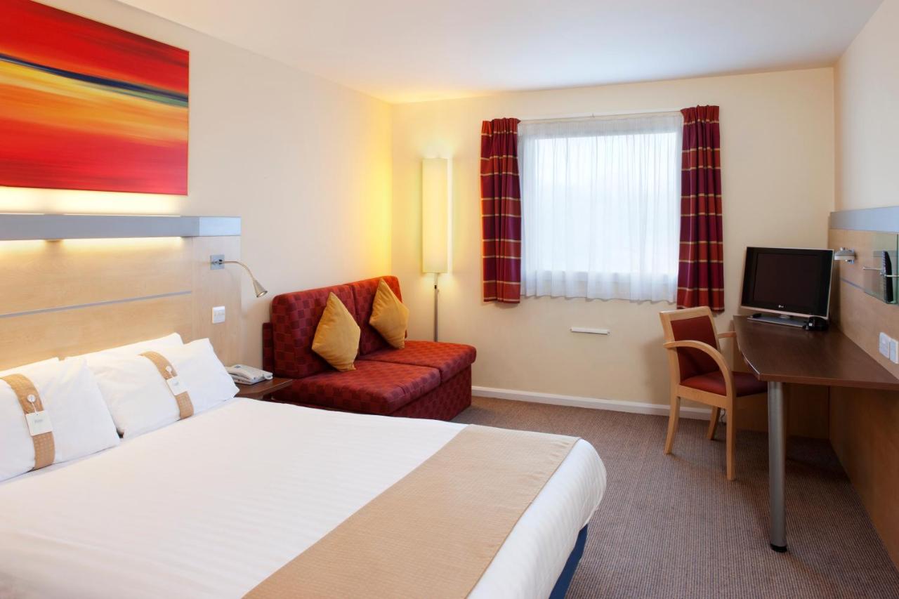 Holiday Inn Express CARDIFF AIRPORT - Laterooms