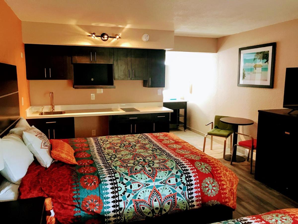 Tropical Inn & Suites, downtown clearwater — photo 12