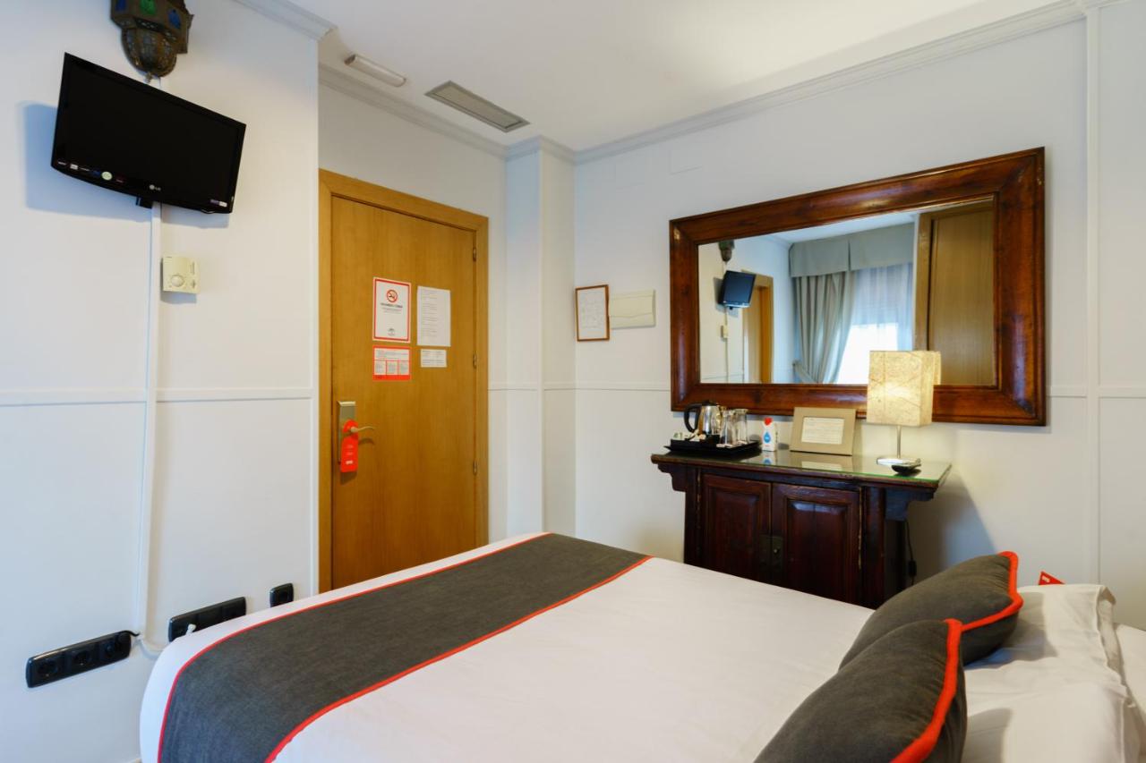 OYO Hotel Boutique Reina Mora (España Granada) - Booking.com