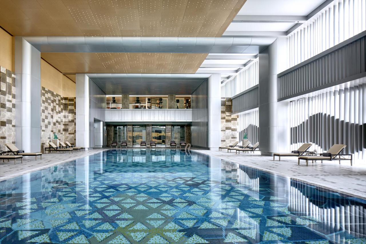 Heated swimming pool: Cordis, Beijing Capital Airport By Langham Hospitality Group