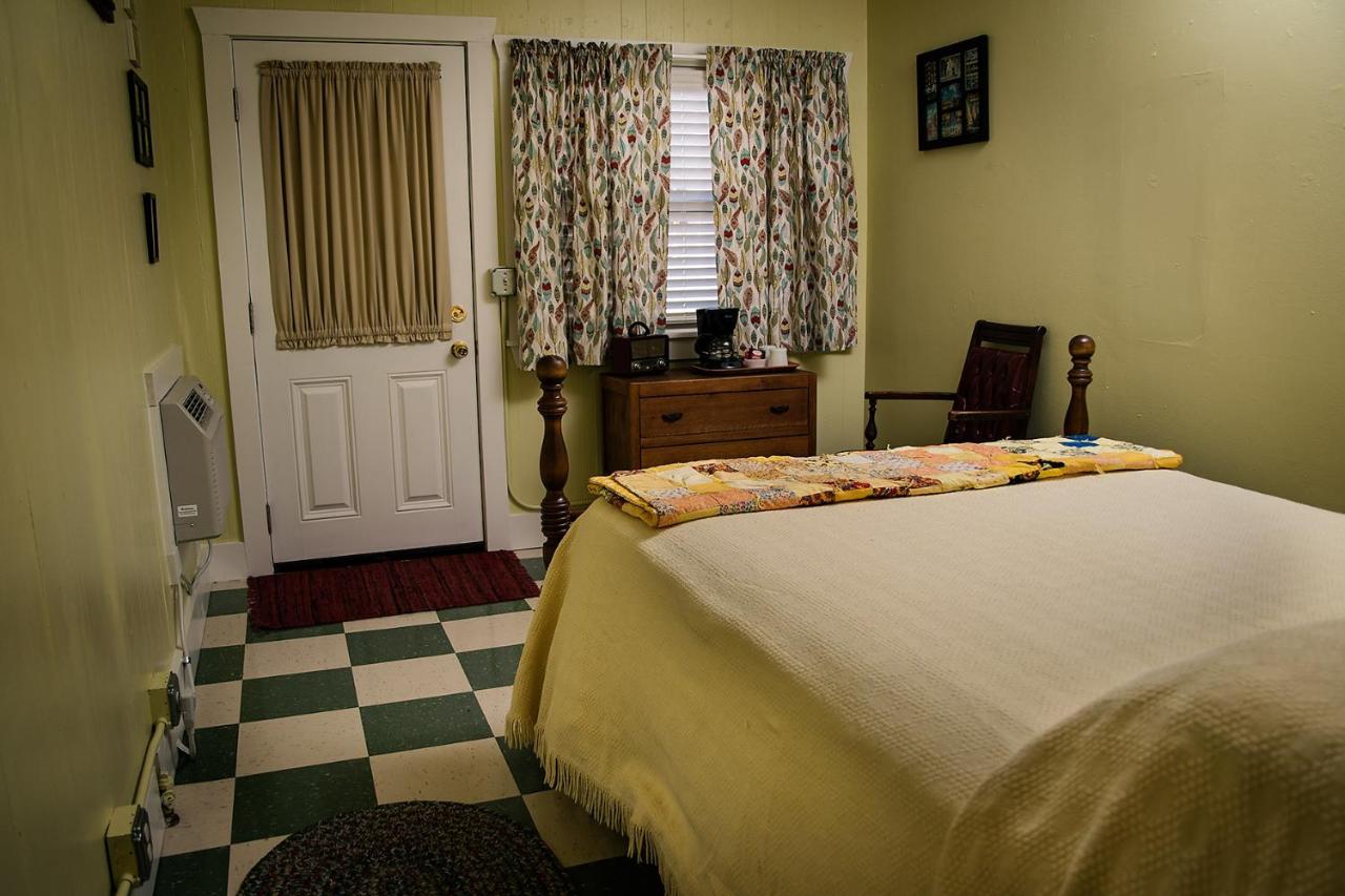 Townhouse Motor Lodge — photo 20