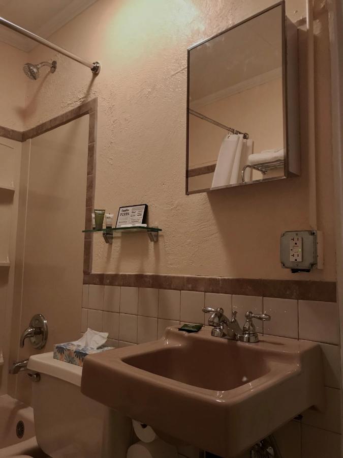 Townhouse Motor Lodge — photo 17
