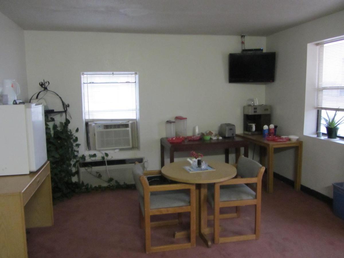 Budget Inn — photo 21