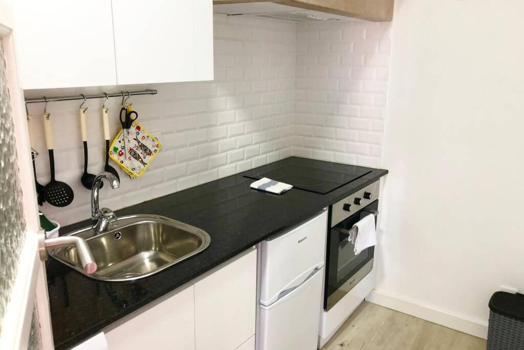 32 2 - Heart of Lisbon Private Apartment, Bairro Alto - 2