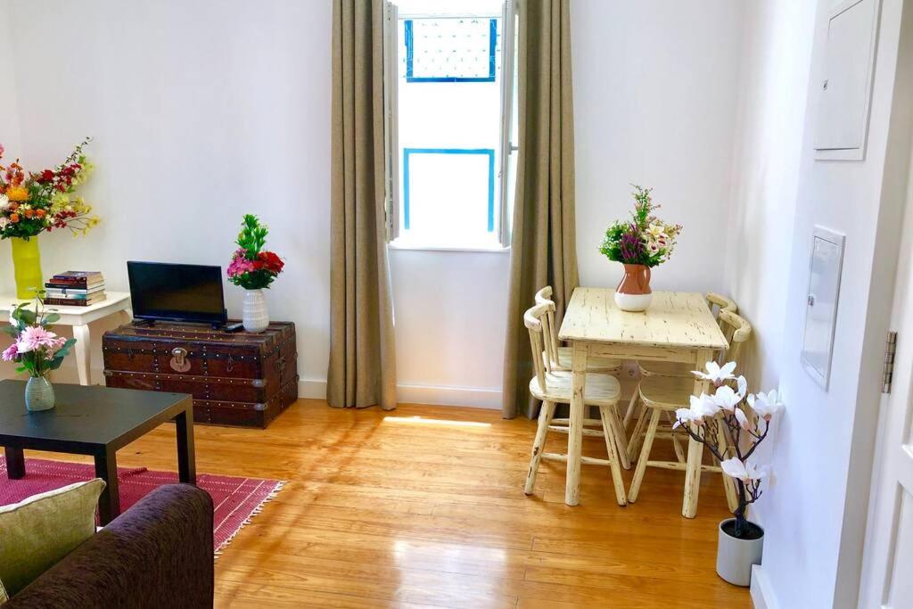 32 2 - Heart of Lisbon Private Apartment, Bairro Alto - 3