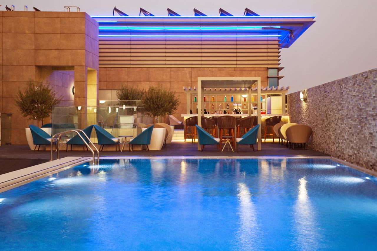 Rooftop swimming pool: Novotel Bur Dubai - Healthcare City