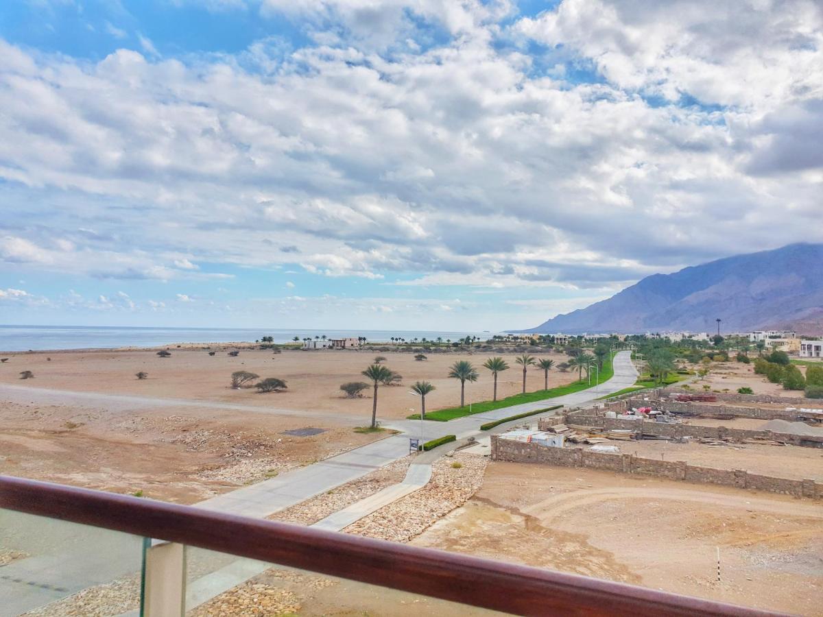 Beach: Sifah Resort Studio