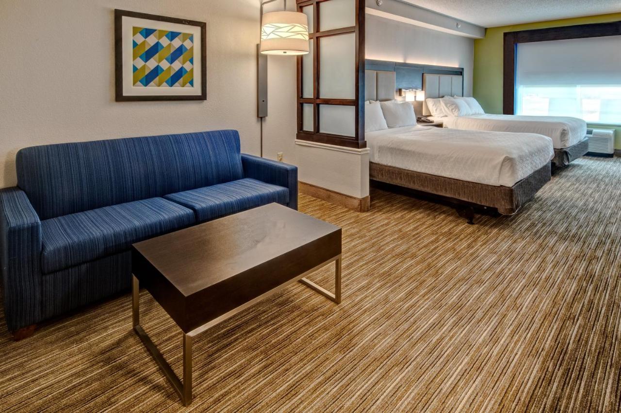Holiday Hotel — photo 2