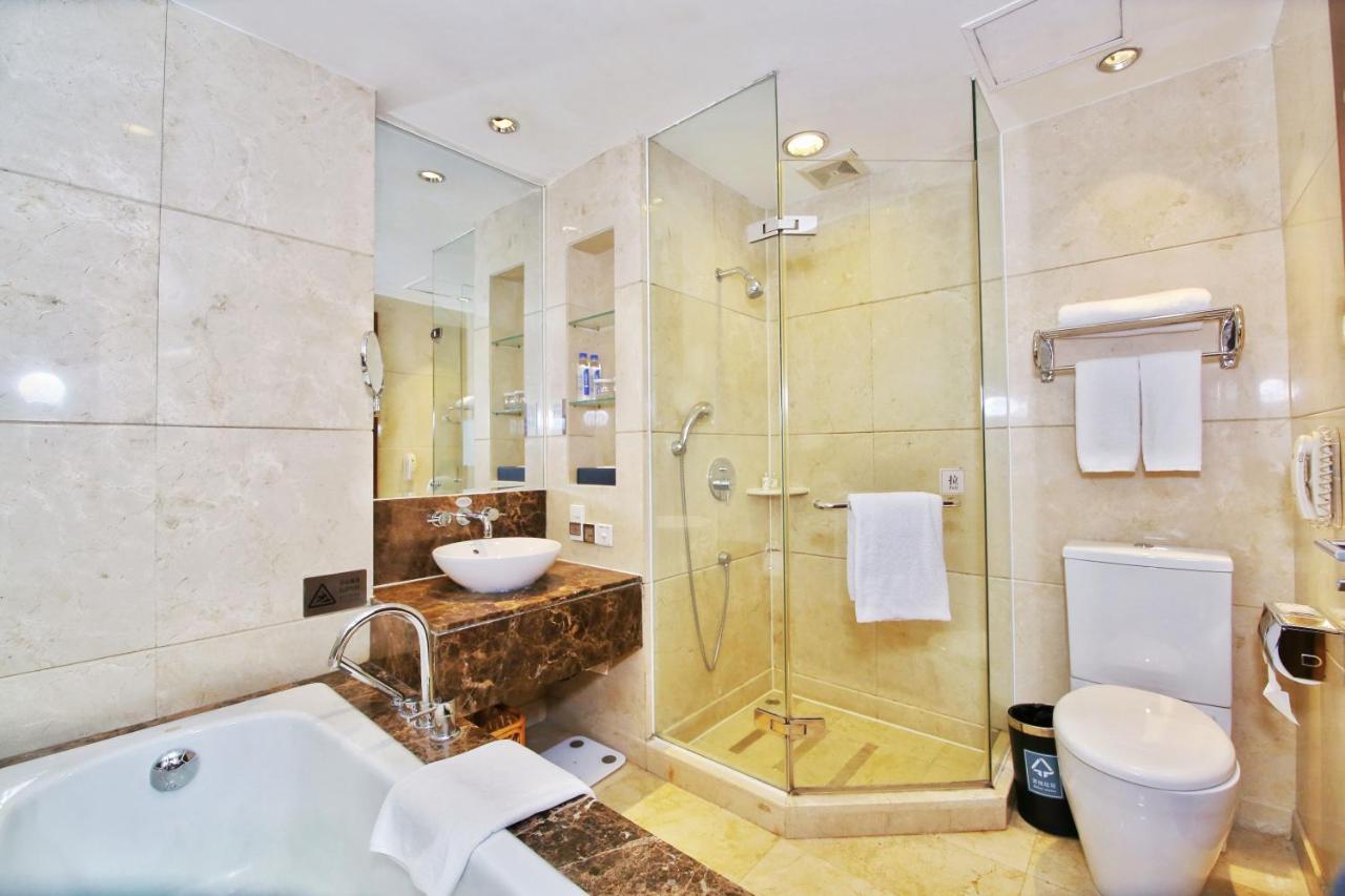 Dong Fang Hotel Guangzhou photo