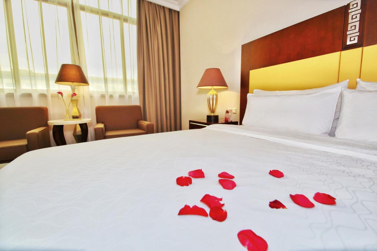 Dong Fang Hotel Guangzhou photo