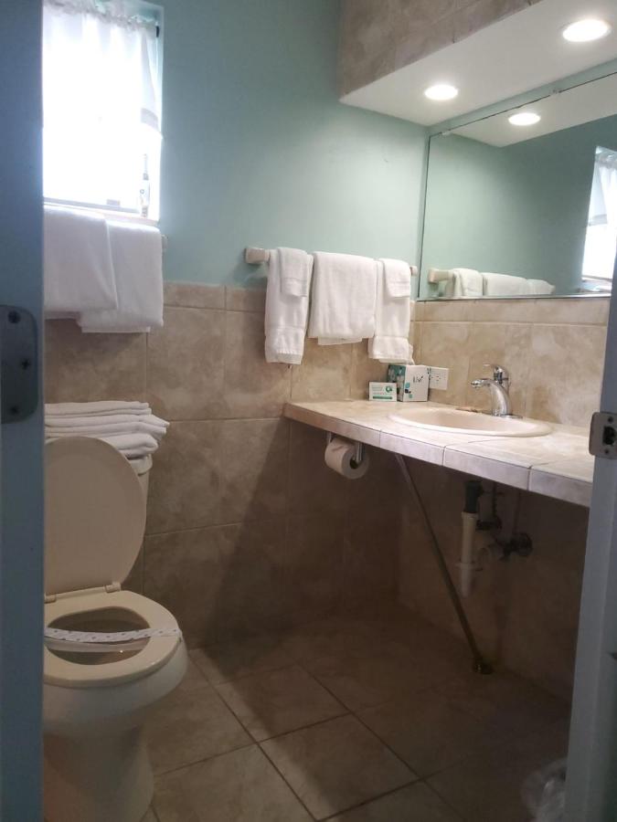 Ragged Edge Resort & Marina — photo 19