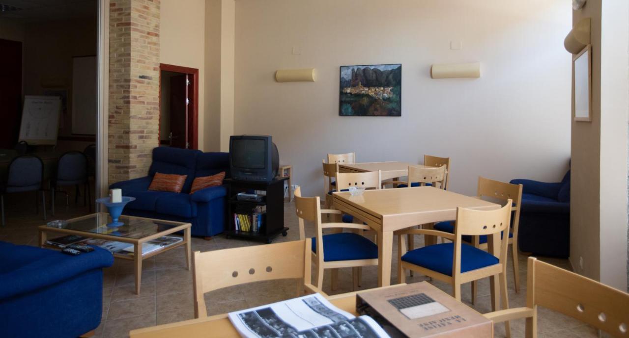 Hotel Villa de Ayerbe, Spain - Booking.com