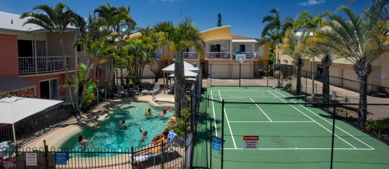 Tennis court: Coolum Beach Getaway Resort