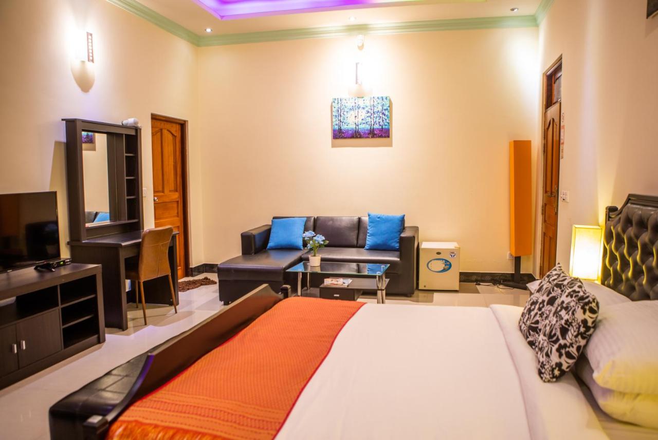 Charming Holiday Lodge - 5