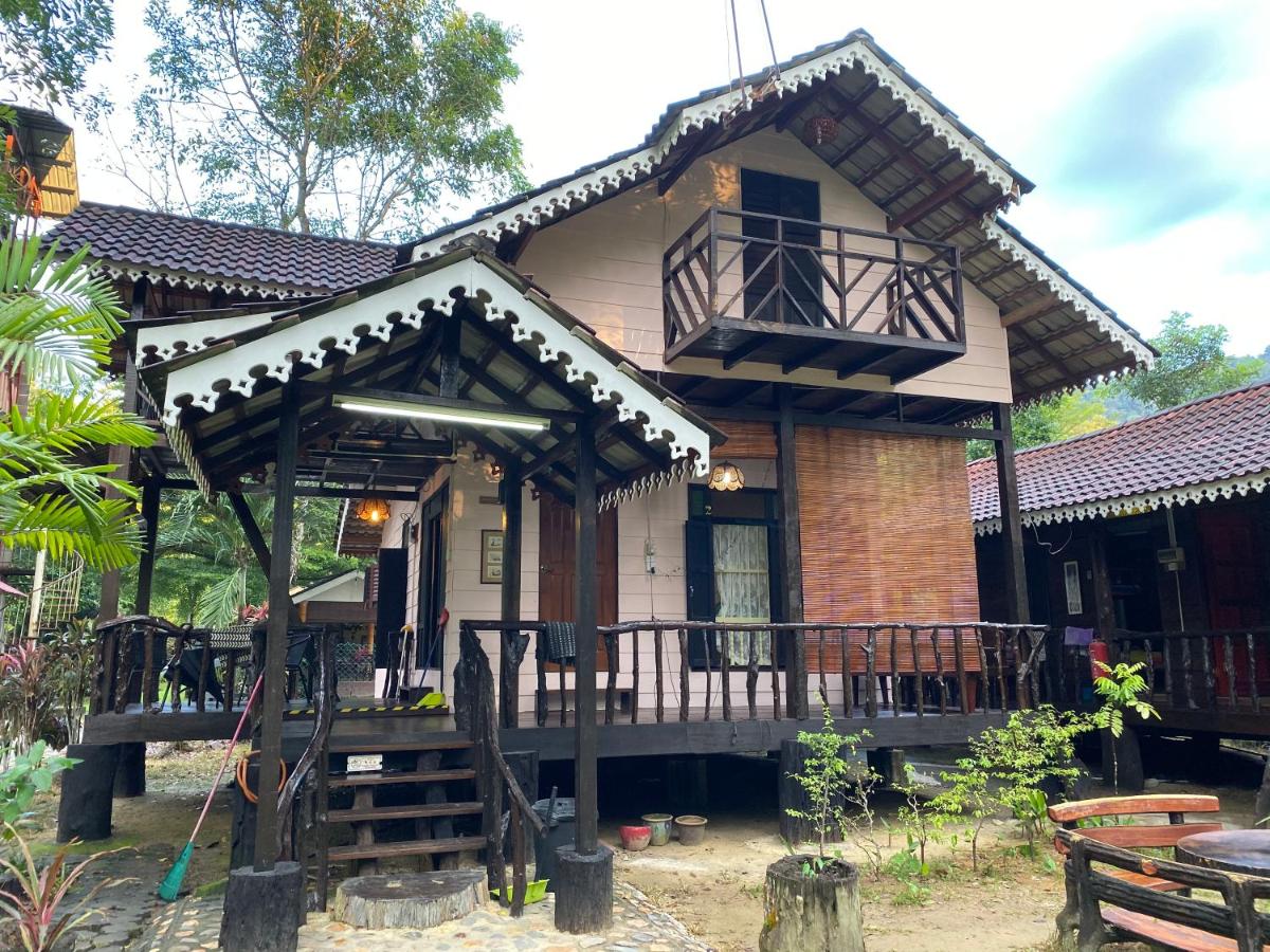 Rustic Homestay Dahlia Sedim Vista Kampong Ulu Sedim Malaysia Booking Com