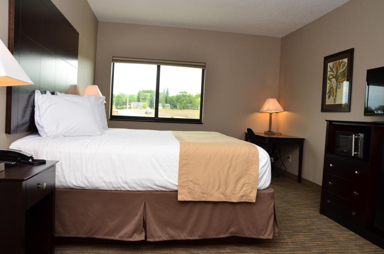 Qube Hotel - Polk City — photo 17
