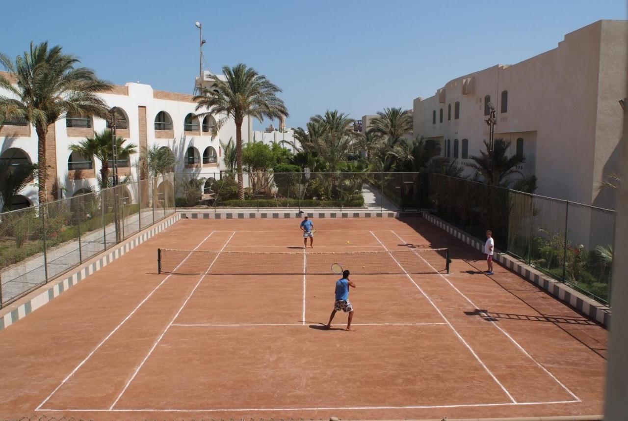 Tennis court: Bel Air Azur Resort (Adults Only)