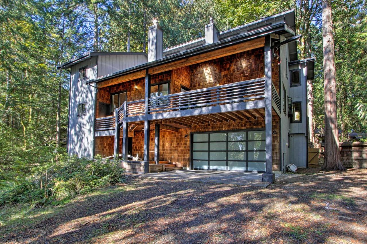 Modern Harstine Island Hideaway with Water Views!