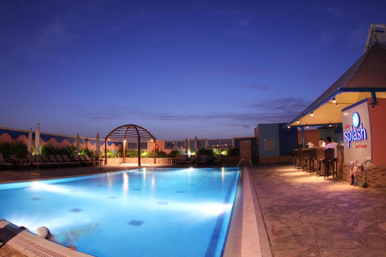 Rooftop swimming pool: TIME Grand Plaza Hotel, Dubai Airport