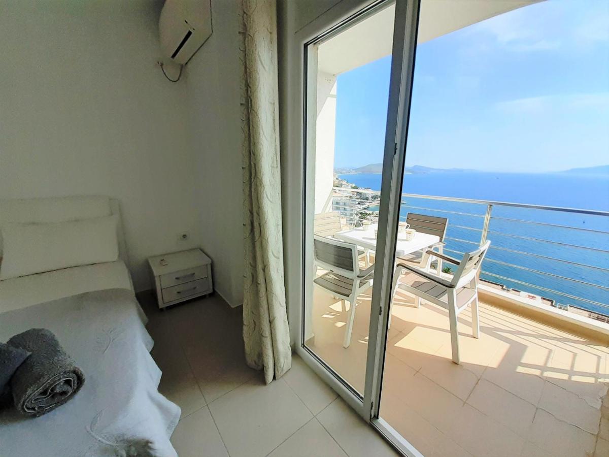 Grand Sea View Apartment photo