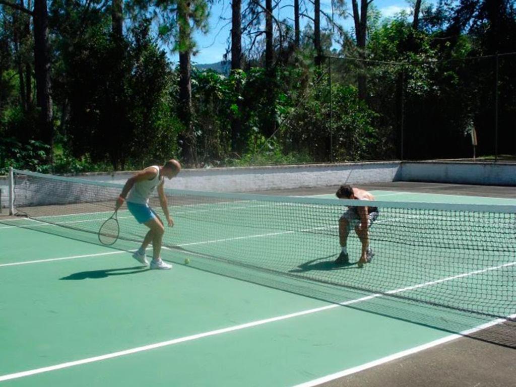 Tennis court: Recanto dos Carvalhos - Pousada Camping