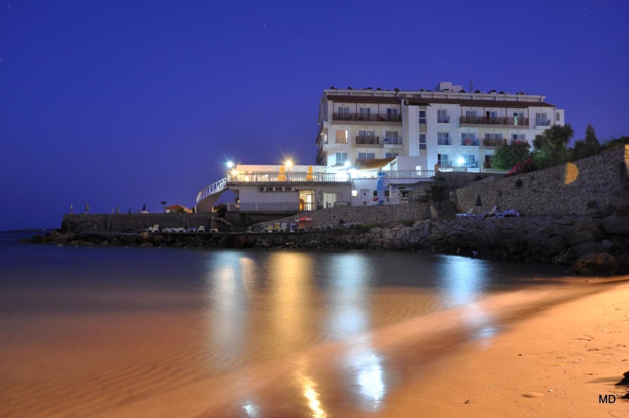 Beach: Manolya Hotel