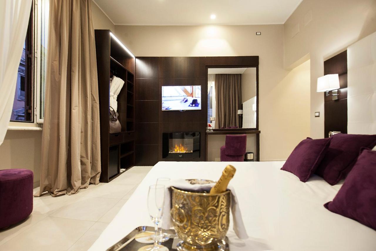 Roman Holidays Boutique - 2