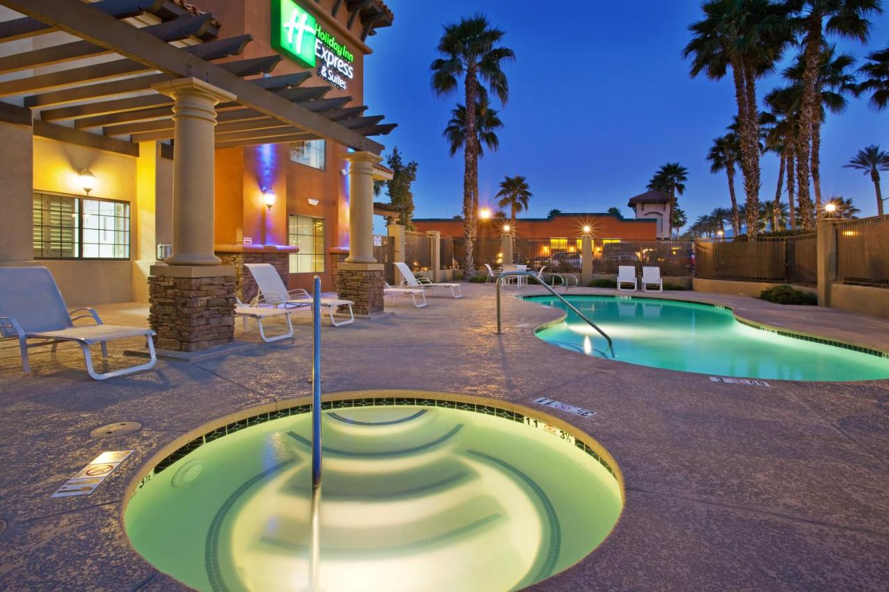 Heated swimming pool: Holiday Inn Express & Suites Rancho Mirage, an IHG Hotel