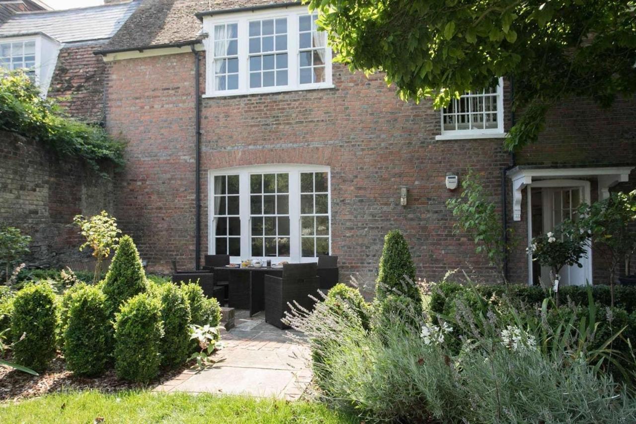 Фото Medieval Town House - Walled Garden Sleeps 8