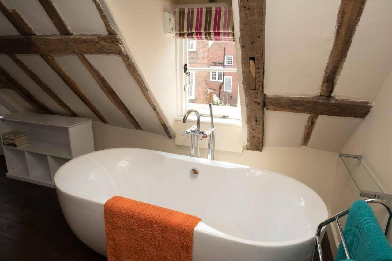 Фото Medieval Town House - Walled Garden Sleeps 8