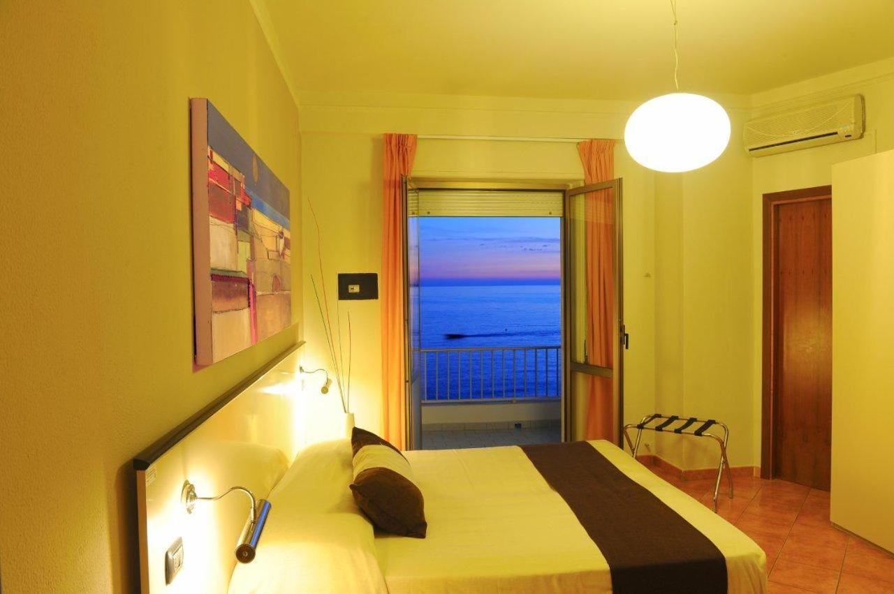 Hotel Mediterraneo photo