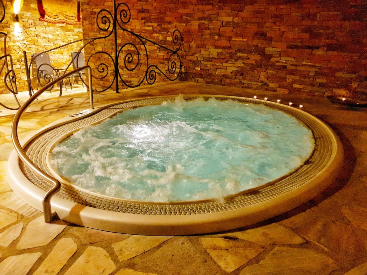 Park Hotel Popovičky, Popovičky