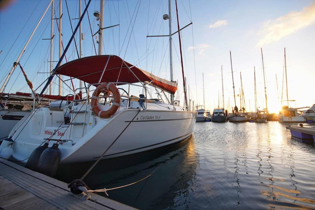 Alojamiento en barco en Puerto Colón Tenerife, Adeje ...