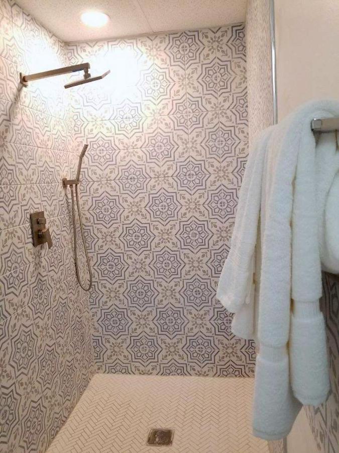 Chateau Lakeside Bed & Breakfast — photo 8