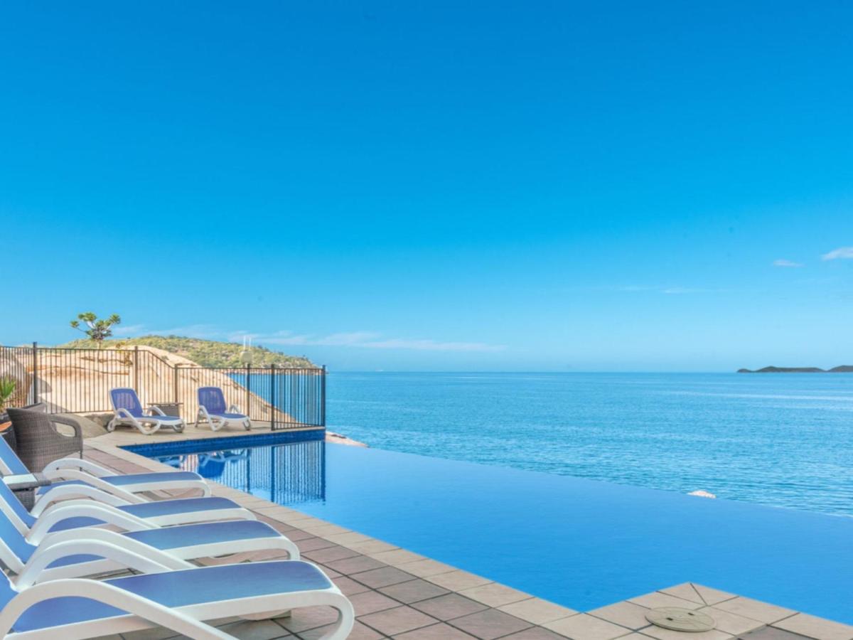 Rooftop swimming pool: 1213/146 Sooning street, Nelly Bay, Magnetic Island. Qld 4819. One Bright Point.