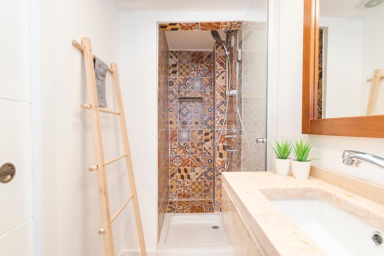 Historical Alfama, building top, 5mn to train and subway - 5