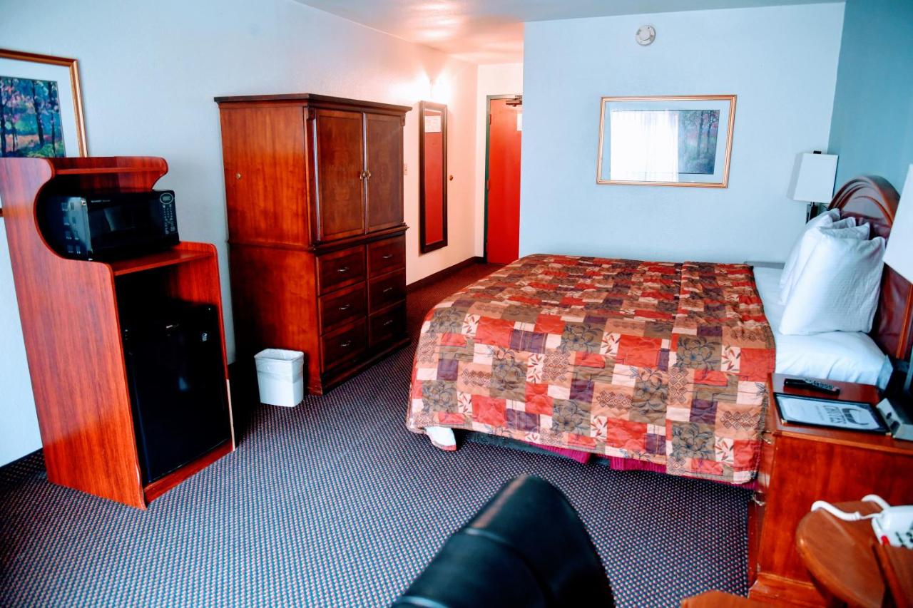 Douglas Inn & Conference Center — photo 8