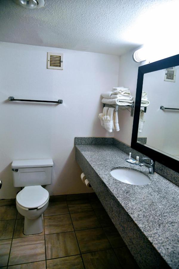 Douglas Inn & Conference Center — photo 11