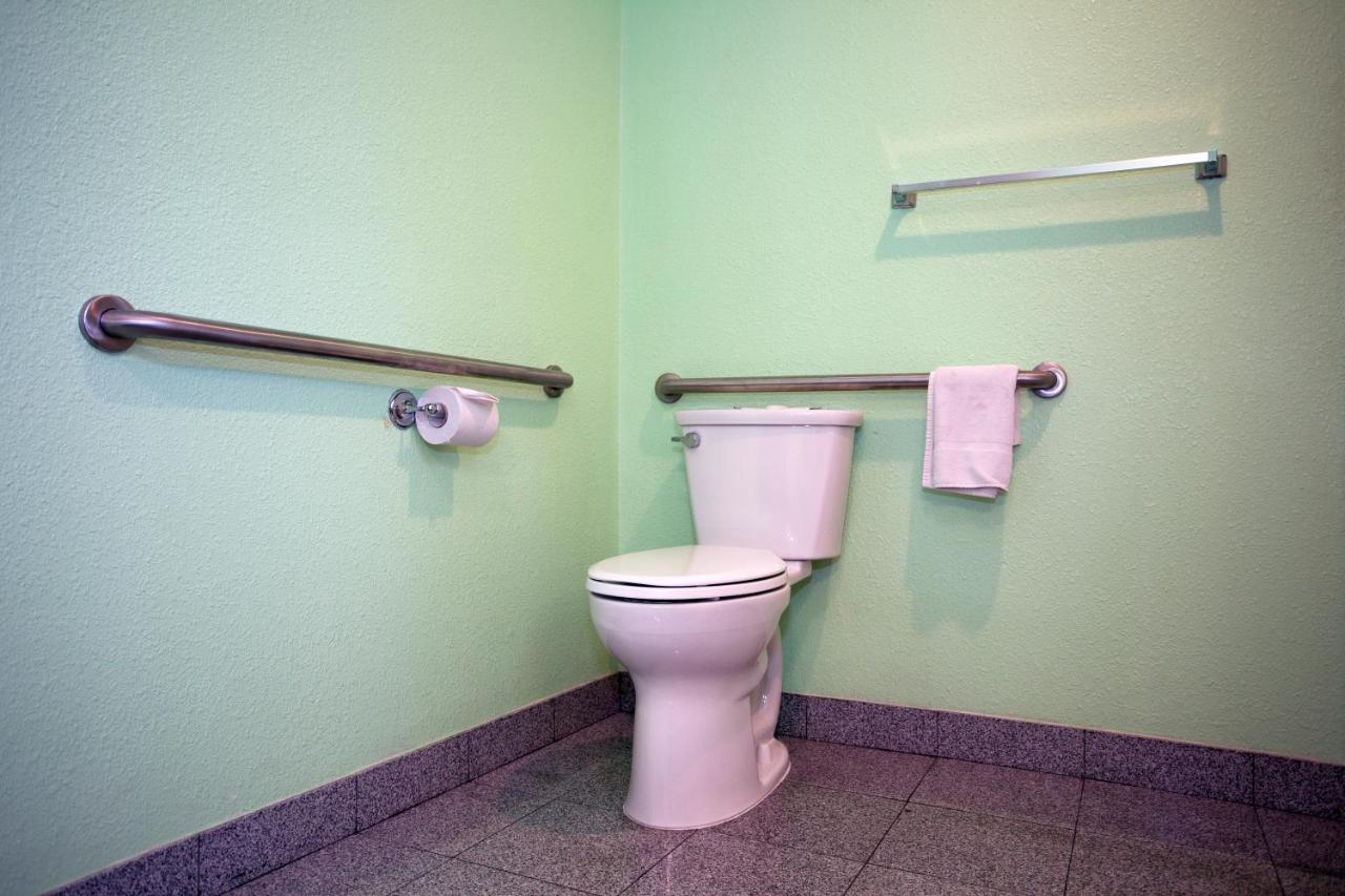 National 9 Motel — photo 15