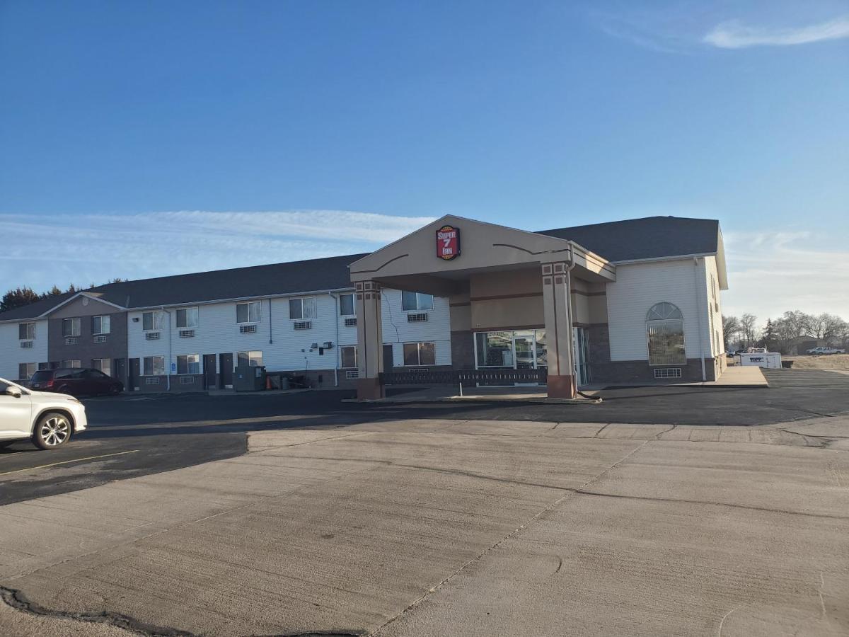 Super 7 Inn — photo 16