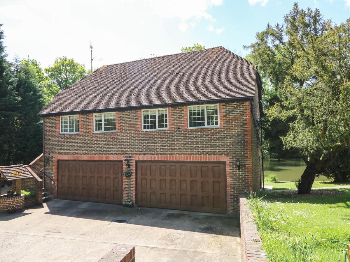 Miswells Cottages - Lake View photo
